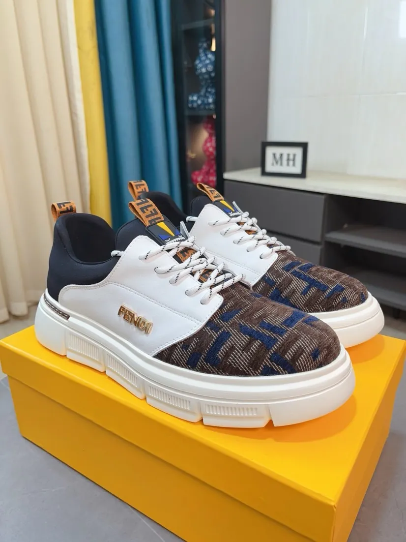 Factory price 420🌹🌹【FENDI】FENDI classic and comfortable men, this complex sneaker is made of soft calfskin➕genuine leather lining➕original ultra-light rubber material with rough outsole. This unique light and thin style is suitable for the casual and exquisite sensibility of this season. It is comfortable and natural on the feet. It is an everyday style for casual travel in autumn and winter! 38/44